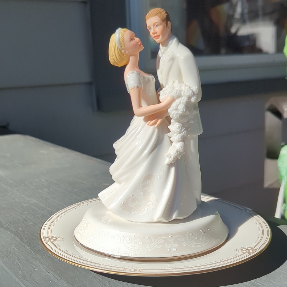 Lenox Wedding Promises Collection Cake Topper Opal Innocence